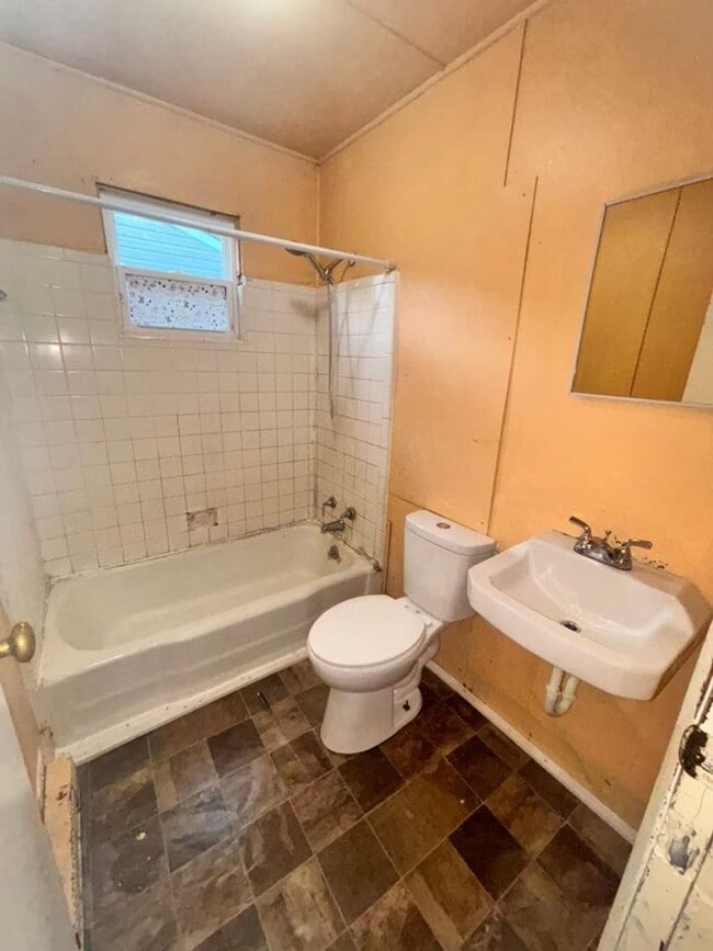Foto del edificio - HIGH POINT - 2 BDRM/1 BATH