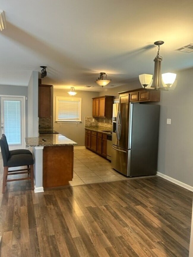 Building Photo - Beautiful 3 BD 2 BA Home