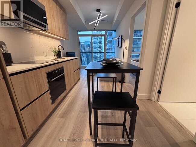 Photo du bâtiment - 127 Broadway Ave