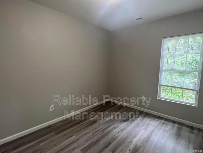 Building Photo - 1704 Fox Hollow