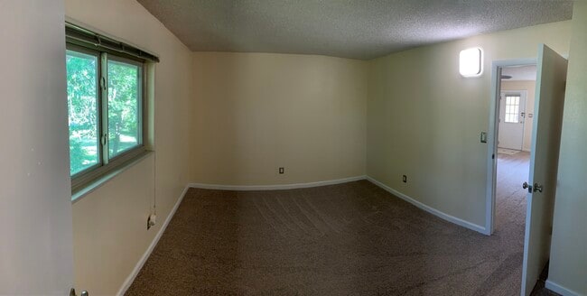 Bedroom - 3161 Madison Ave R315