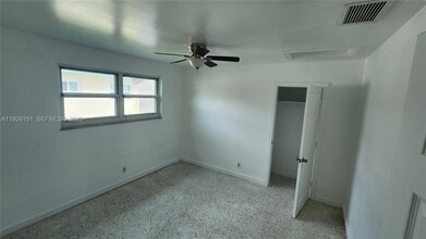 Building Photo - 4555 SW 32nd Ave