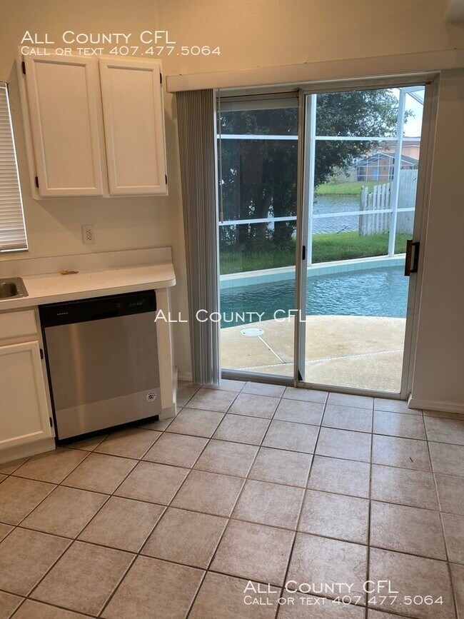 Foto del edificio - 2731 Emerson Ln