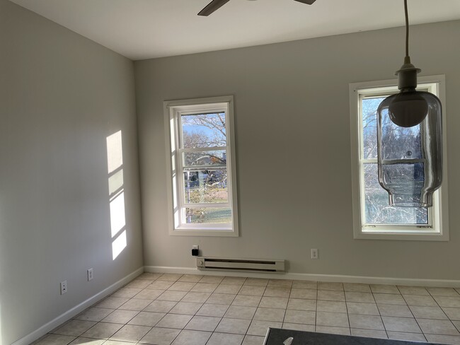 sala de estar - 2013 N College Ave