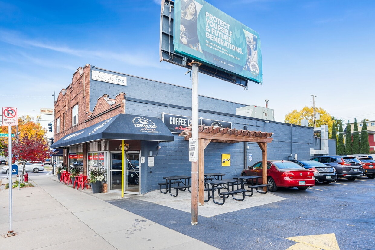 Foto del edificio - 1337 Randolph Ave