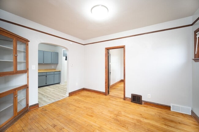 Building Photo - Welcome Home to this 5 Bedroom Single Fami...