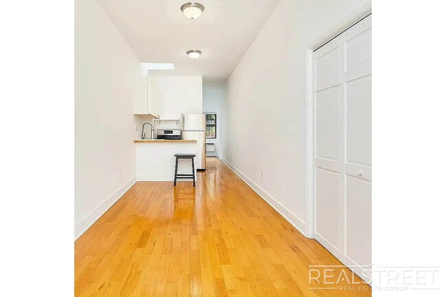 Photo - 1 Bed | 1 Bath | $3,399 | Railroad Layout | Pet Friendly | L Train + Near M Apartment