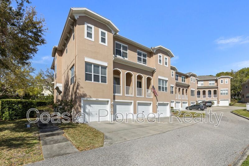 Primary Photo - 94 S Highland Ave