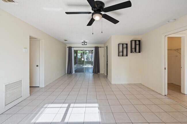 Foto del edificio - 1352 Tilberg Ave NW