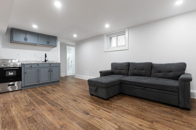 Foto del edificio - 519 Rock Creek Church Rd NW