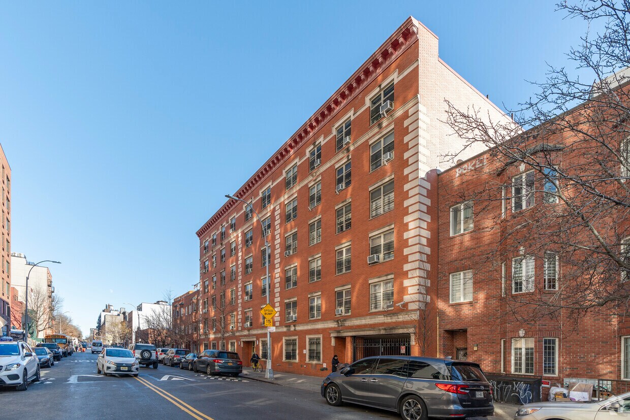 Foto principal - 859 Myrtle Ave