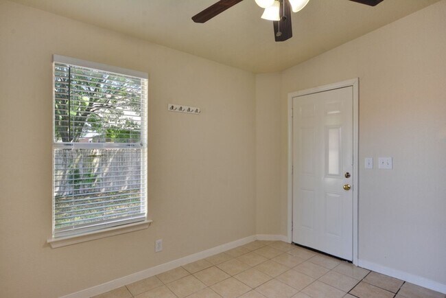 Foto del edificio - 3 Bedroom, 2.5 Bath Home in North Austin