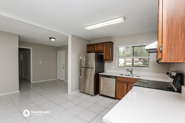 Building Photo - 10853 William and Mary Ct
