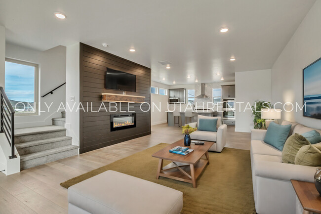 Building Photo - 6590 Serviceberry Dr