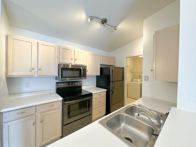 Building Photo - 8338 Glenwillow Ln