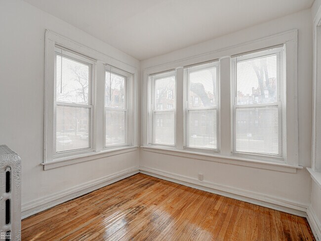 Building Photo - 2222 E 70th St