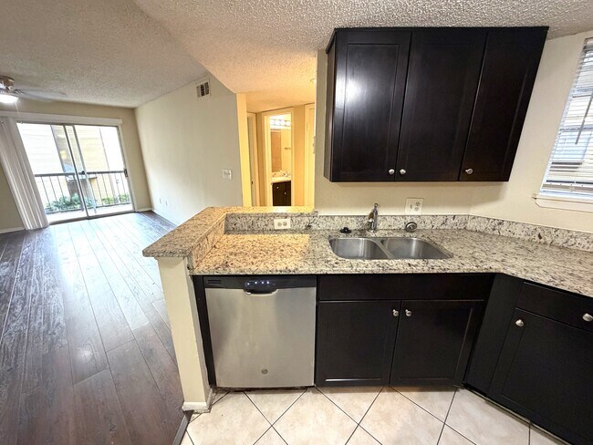 Foto del edificio - 1916 Lake Atriums Cir