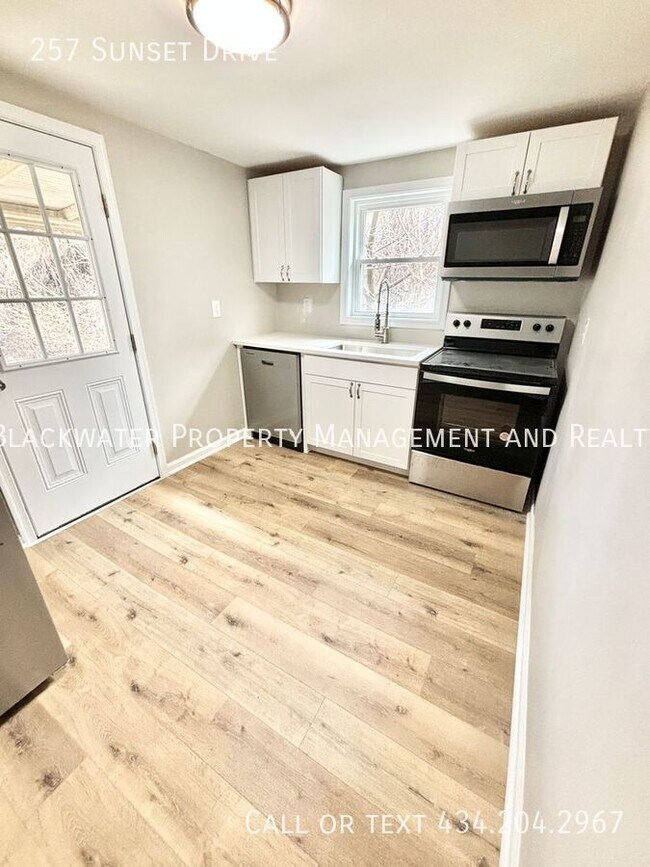 Photo - 257 Sunset Dr House