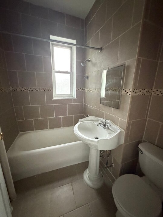 196 Roseville Ave — photo 3 of 3
