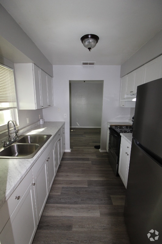 Building Photo - 2105 Blossom Ct