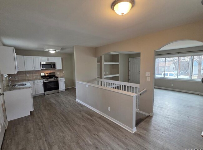 Building Photo - 945 Edgehill Dr