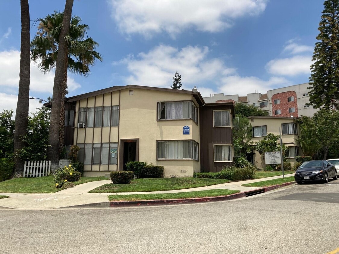 Primary Photo - Reno Hoover Apartments..Beautiful, Spaciou...