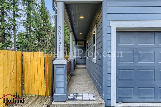 Foto del edificio - Spacious 4-Bedroom Home with Modern Comforts