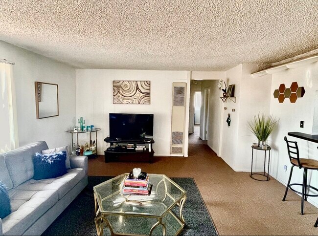 Living room - 1010 S Atlantic Blvd