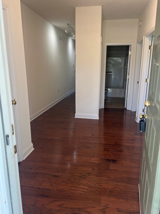 Building Photo - 4417 Pine Hollow Dr