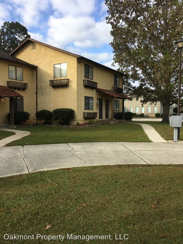 Foto principal - 2819 Breezewood Ave