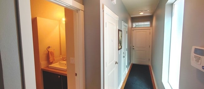 Foto del edificio - *Holiday Incentive! $800 off the first mon...