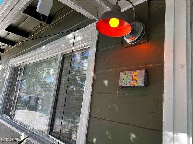 Foto del edificio - 221 S 10th St