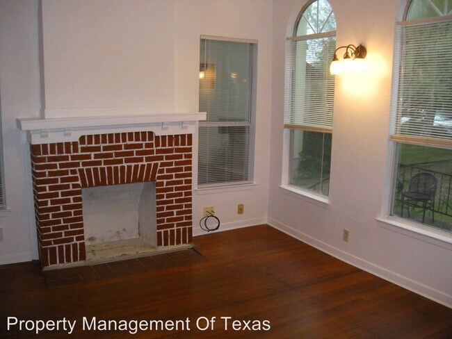 Building Photo - 1607 Palma Plaza