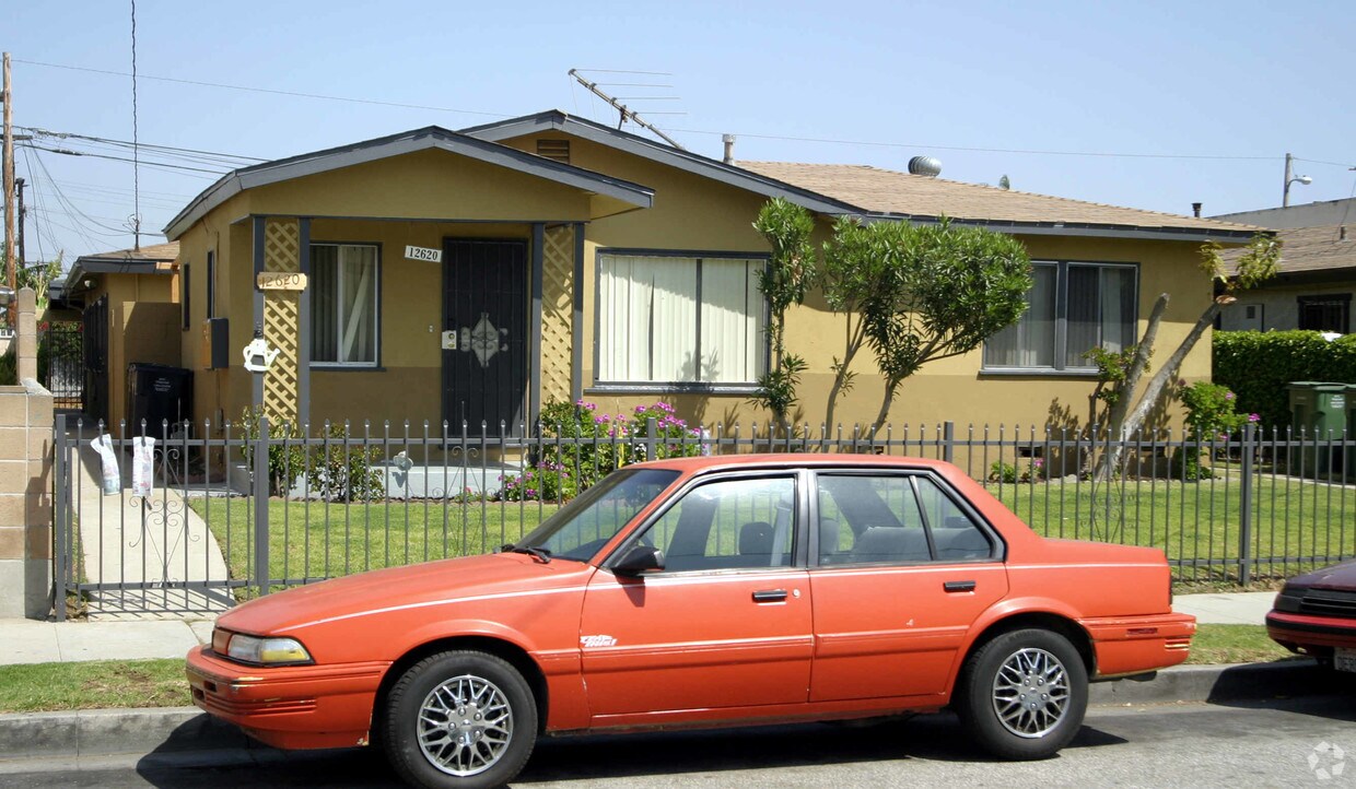 Primary Photo - 12620 Oxford Ave