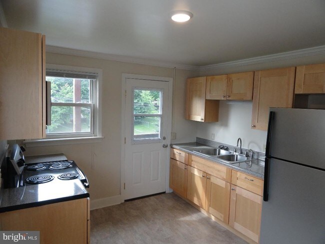 Building Photo - 855 Mulberry Ave
