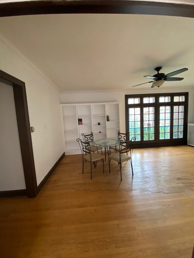 Foto del edificio - 1530 E 59th St