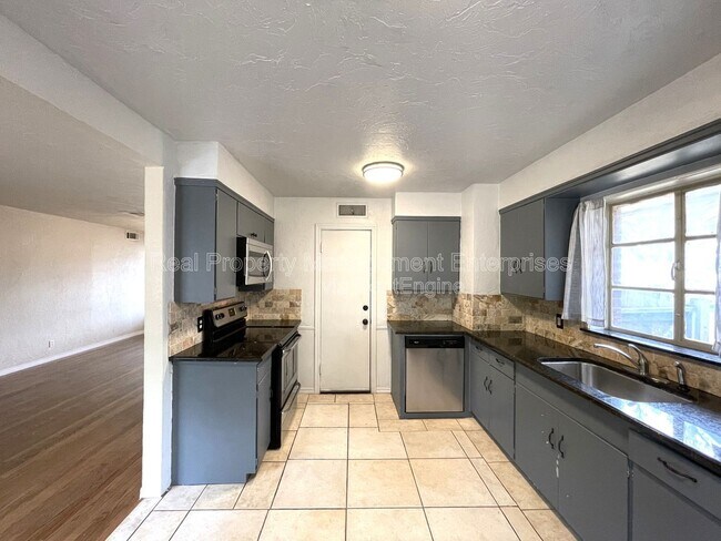 Foto del edificio - 2225 NW 50th St