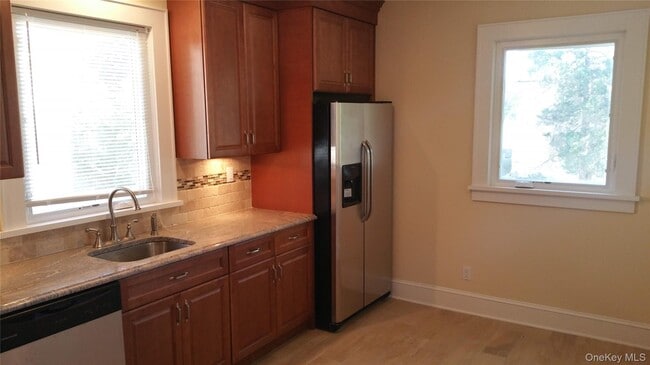 Building Photo - 471 Webster Ave