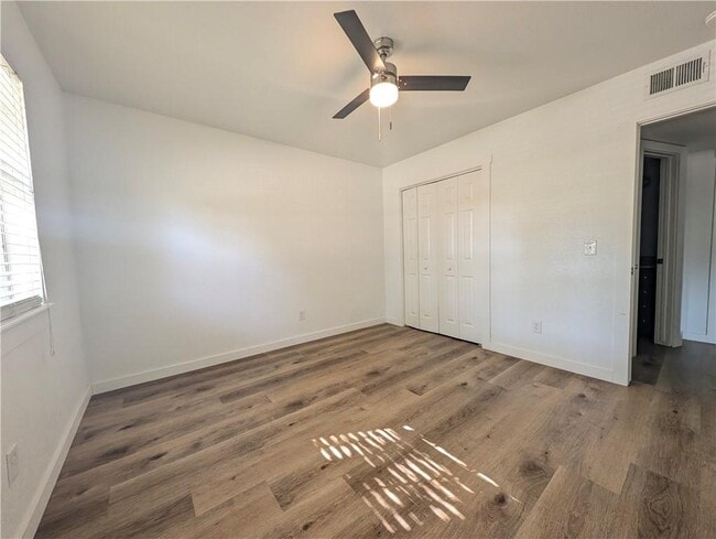 Building Photo - 904 N Cardinal Dr