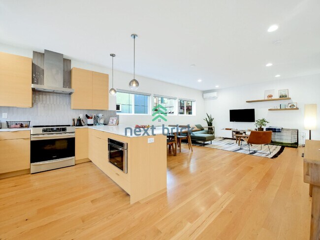 Foto del edificio - New Spacious 3 Bed 2.5 Bath Town home for Rent!