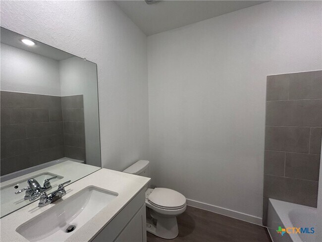 Building Photo - 728 Horsetail Ln