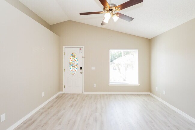 Foto del edificio - 9591 Lupine Ave