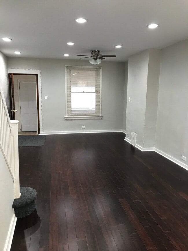 Foto del edificio - 6439 Glenmore Ave