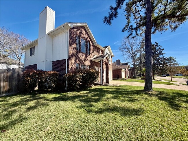 Foto del edificio - 16907 Dusty Mill Dr W