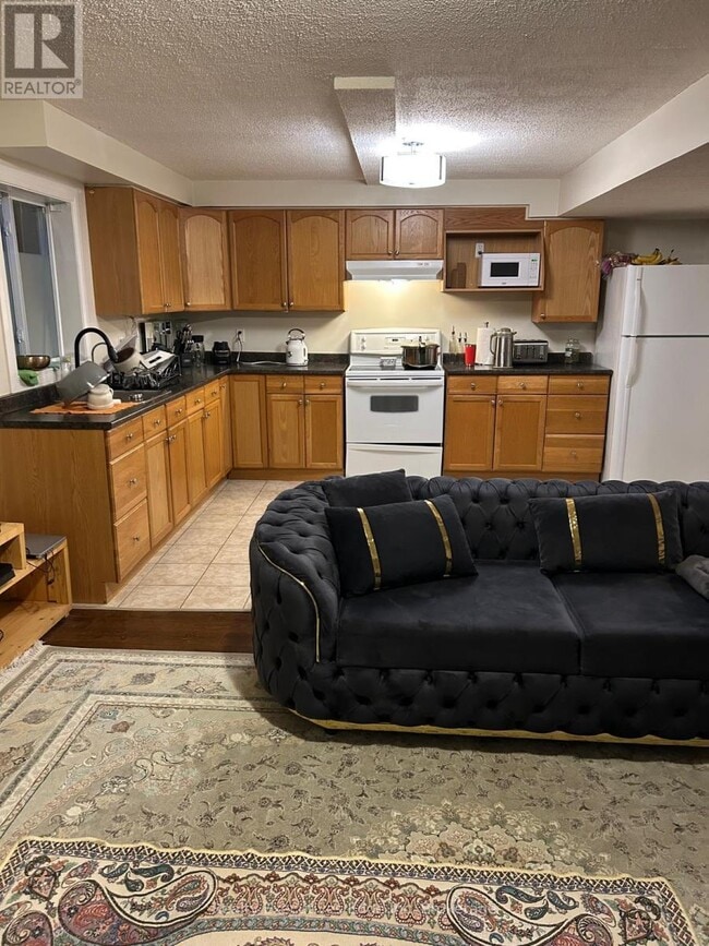 Building Photo - 276 Watson Pkwy N