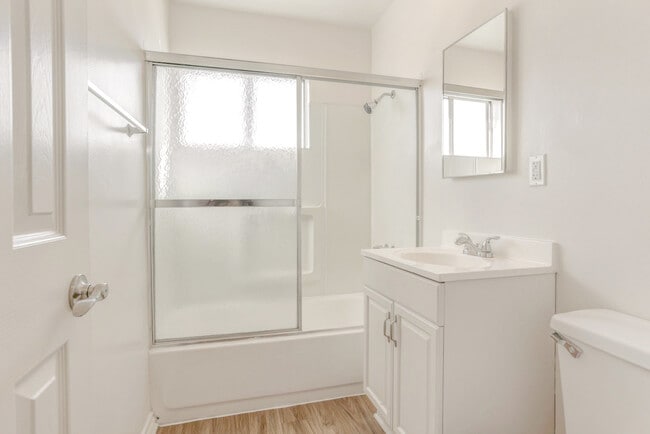 Building Photo - Le Chateau Apartments