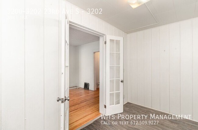 Foto del edificio - 3200-3202 23rd Ave S-3202