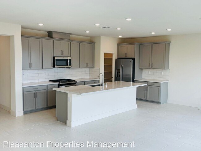 Foto del edificio - 4 br, 2 bath House - 2550 Landstone St.