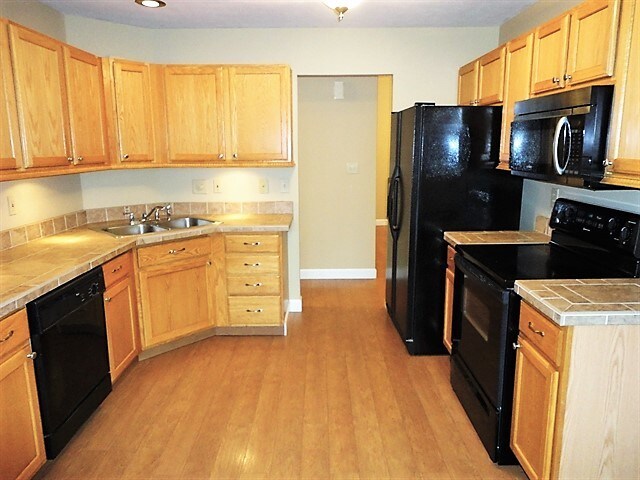 Building Photo - 559 Prince Dr