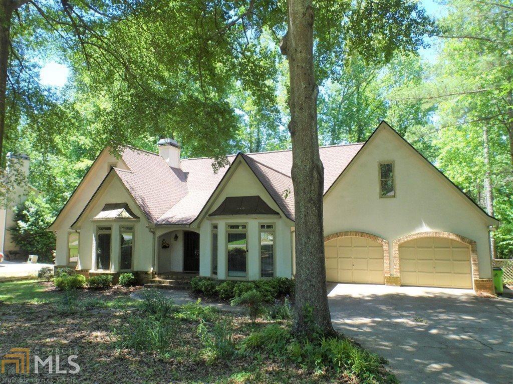 Primary Photo - 379 White Oak Dr